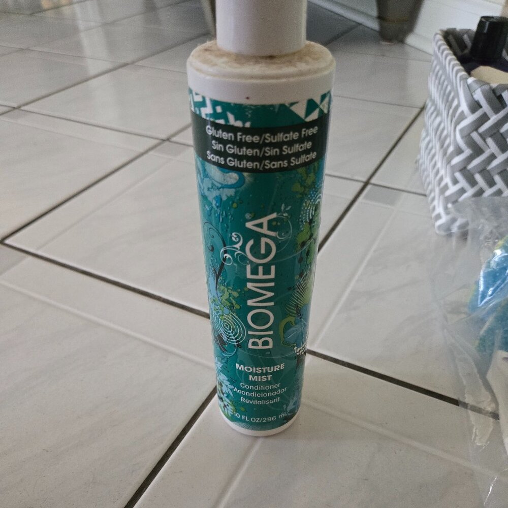 New Aquage Biomega Moisture Mist Conditioner 10 fl.oz.
